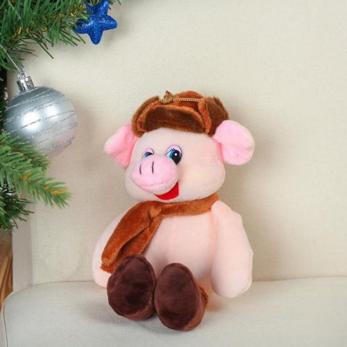 Мягкая игрушка "Свинюшка в шапке-ушанке" 16 см       3138635С